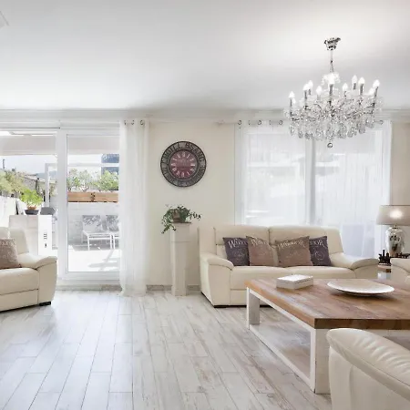 Spaces Mediterranean 5 Bedrooms, 4 Bathrooms, 75m2 Terrace, Centre Sitges- Sleeps 11 סיטגס