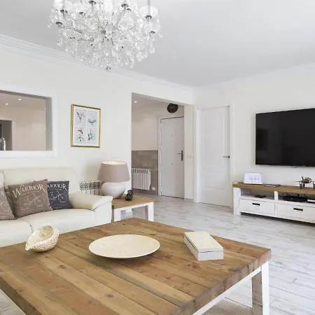 Spaces Mediterranean 5 Bedrooms, 4 Bathrooms, 75m2 Terrace, Centre Sitges- Sleeps 11 דירה סיטגס